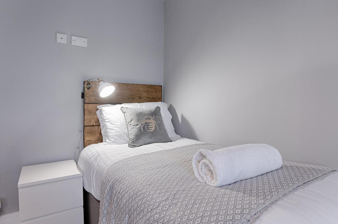 3Rm Flat, Smart Tv'S, Close To All Amenities Llanelli Dış mekan fotoğraf